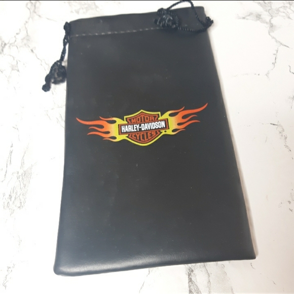 Harley davidson mini bag
Possibly a sunglasses ca